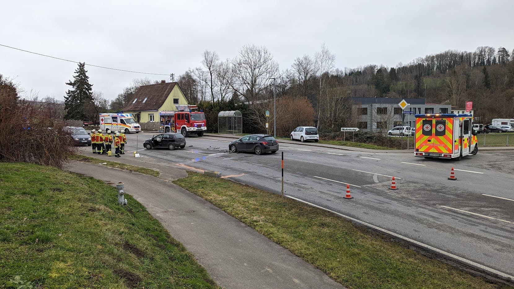 2 PKWs kollidiert