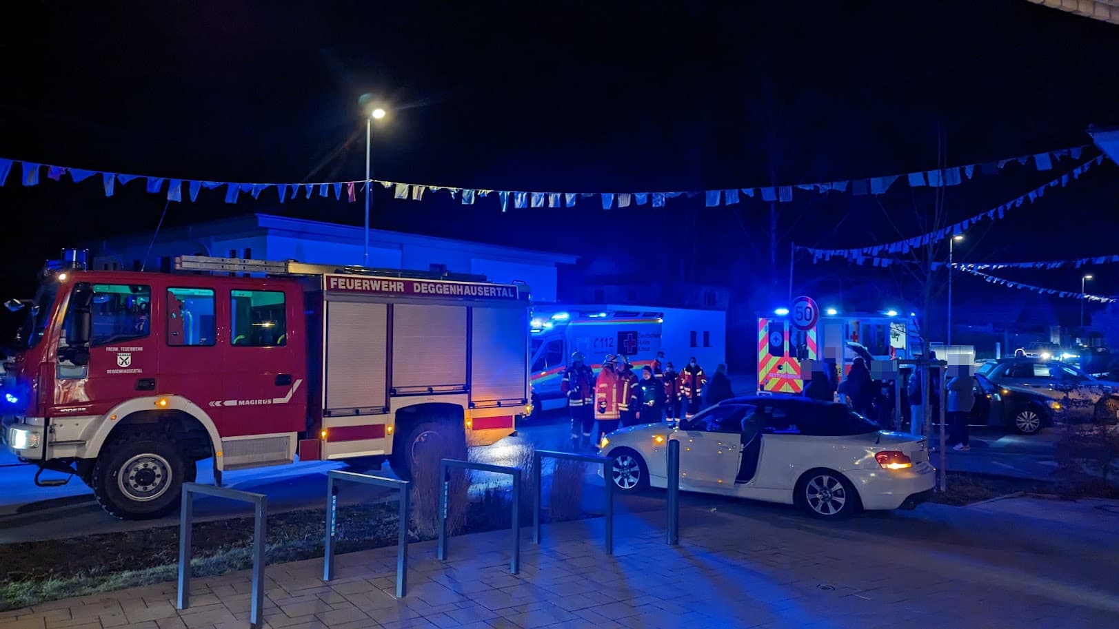 Zwei PKWs kollidiert