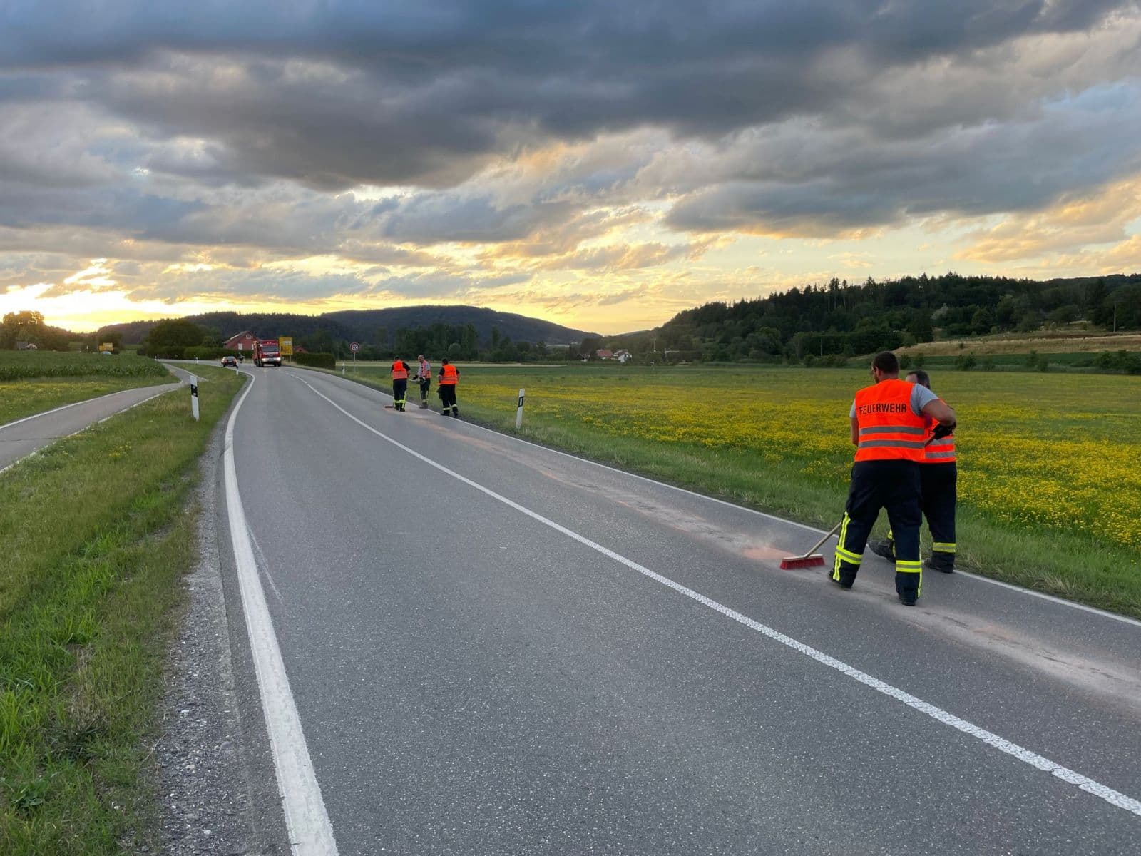 Lange Ölspur auf L204